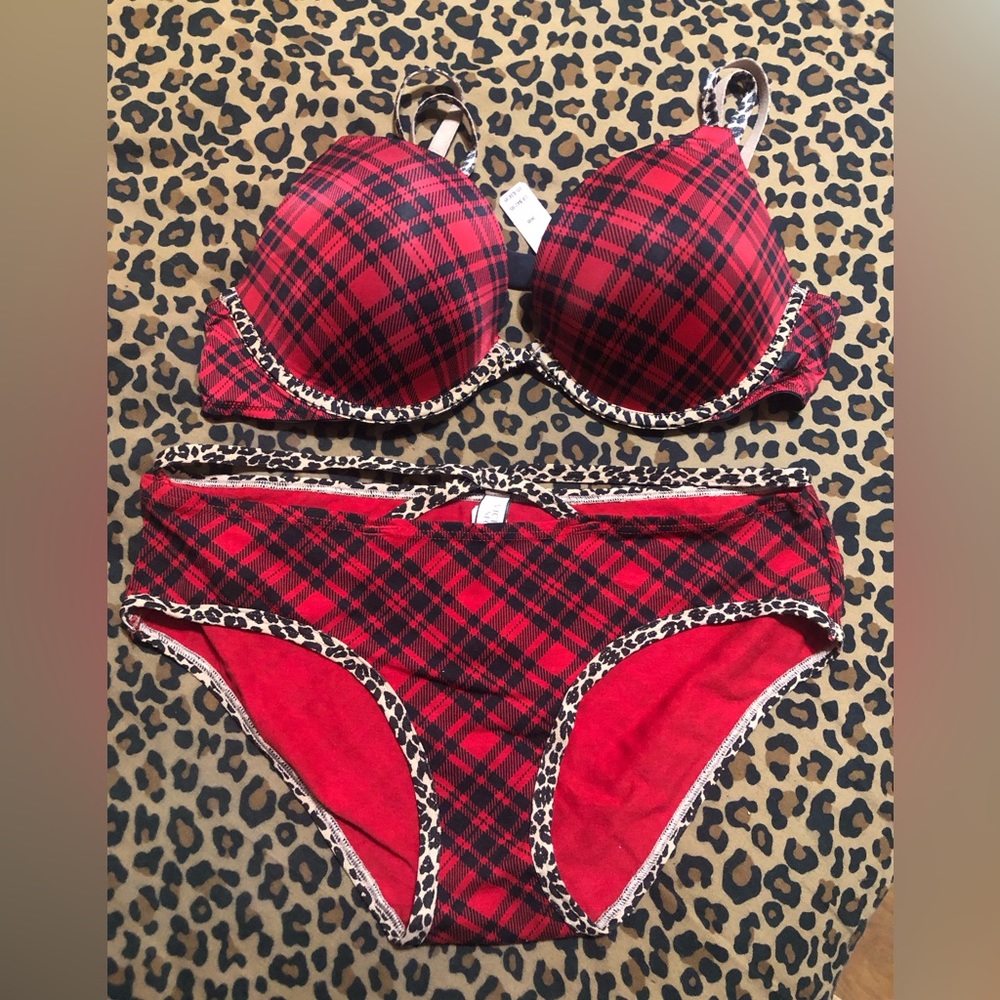 Victoria’s Secret Set, New